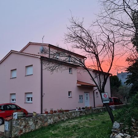 Apartment Nora Near The Beach Pula Buitenkant foto