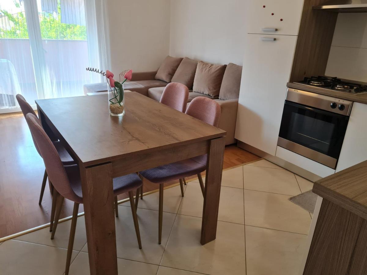 Apartment Nora Near The Beach Pula Buitenkant foto