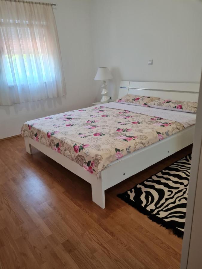 Apartment Nora Near The Beach Pula Buitenkant foto