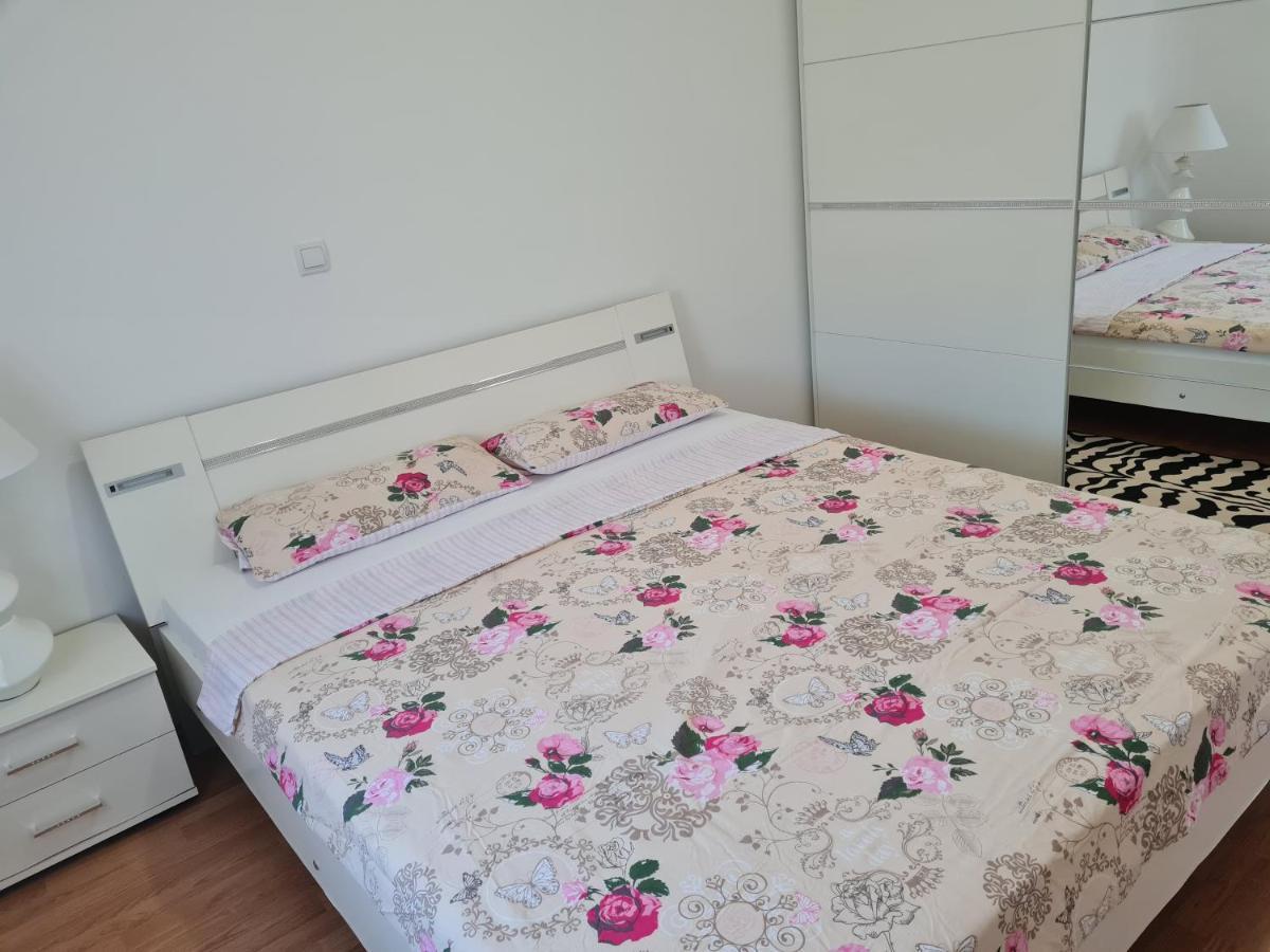Apartment Nora Near The Beach Pula Buitenkant foto