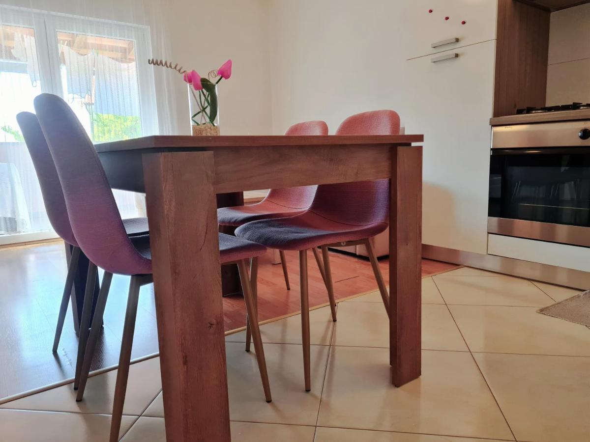 Apartment Nora Near The Beach Pula Buitenkant foto