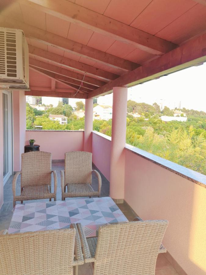 Apartment Nora Near The Beach Pula Buitenkant foto