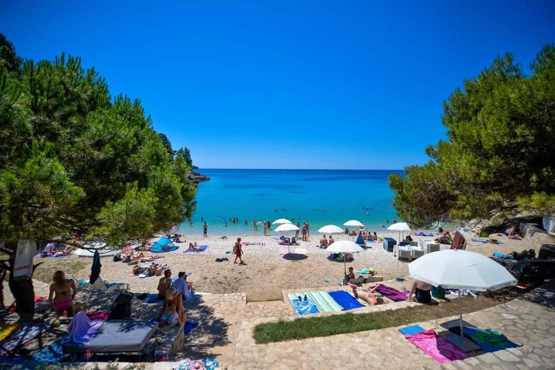 Apartment Nora Near The Beach Pula Buitenkant foto